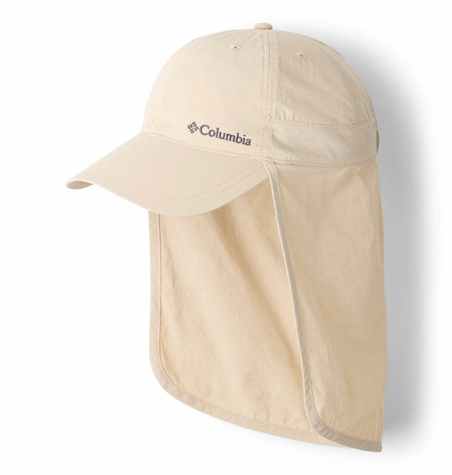 The Columbia Schooner Bank II Cachalot Hat in beige features UPF 50 sun protection, a curved brim, and an extended neck flap for extra coverage, shown on a white background.
