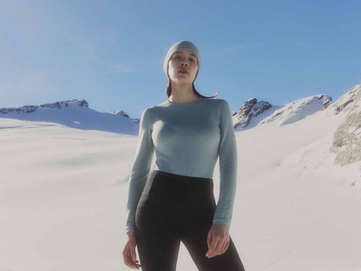 Women's Merino 260 Tech Long Sleeve Crew lifestyle image