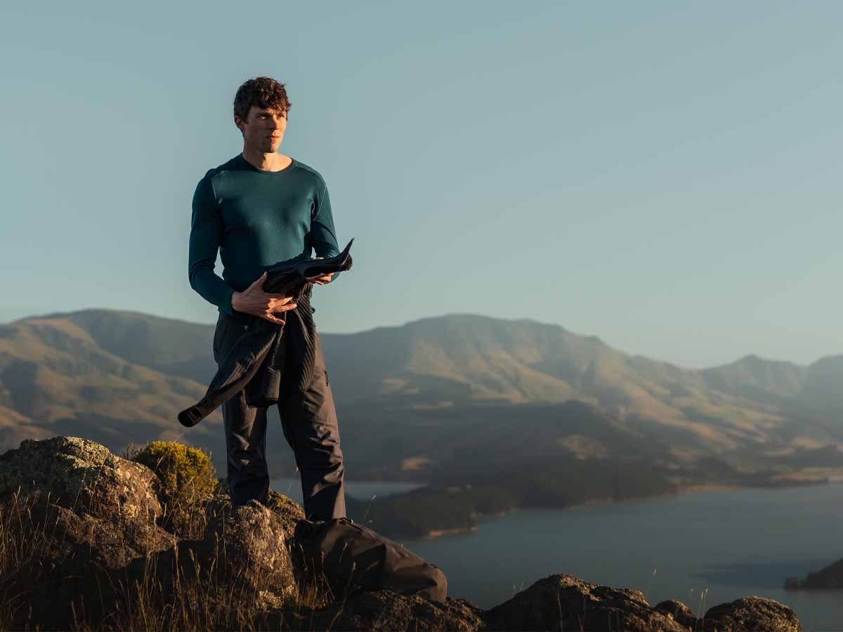 Men's Merino 260 Tech Long Sleeve Crew lifestyle image